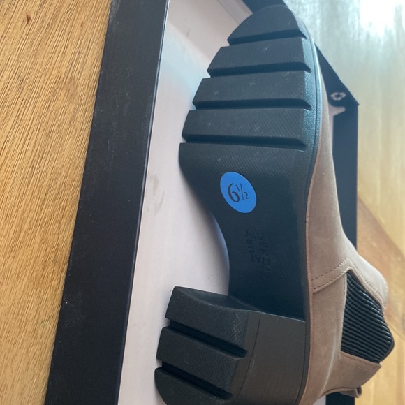 Naturalizer Madalynn Gore Water-Repellant Ankle Bootie - Picture 2 of 5